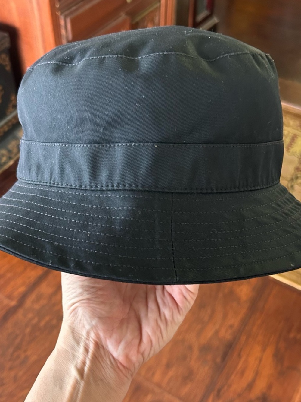 Burberry Classic Unisex Bucket Hat EUC - Picture 2 of 6